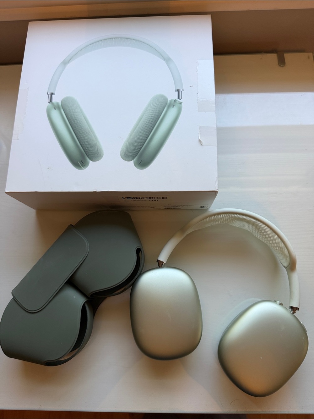 Apple AirPods Max - Sage Green and Silver Over-Ear Headphones